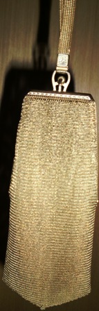 xxM57M Gold Tone Mesh Purse x